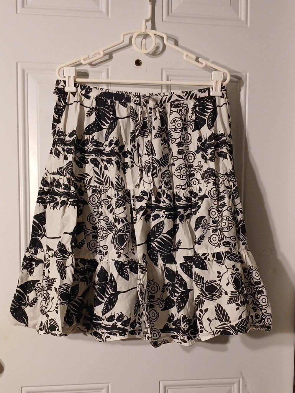 Apostrophe Women’s Black & White Floral Tiered Skirt